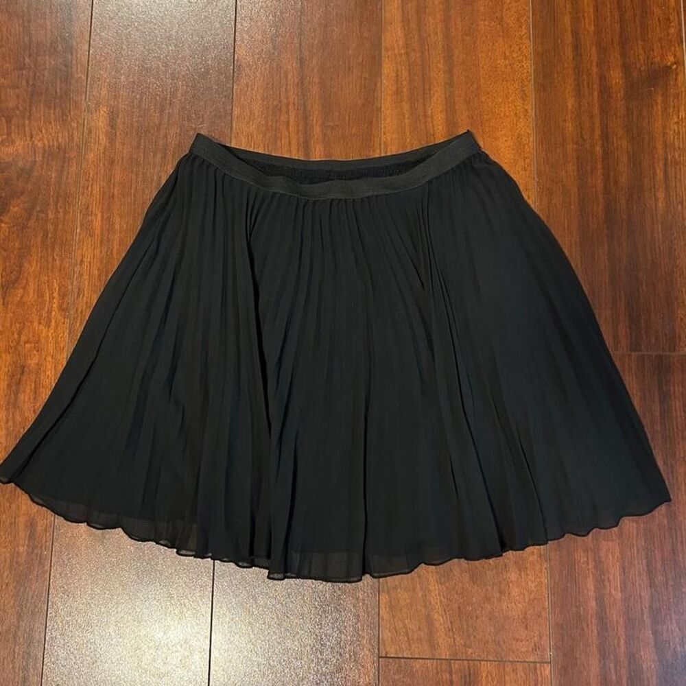 Hollister pleated skirt